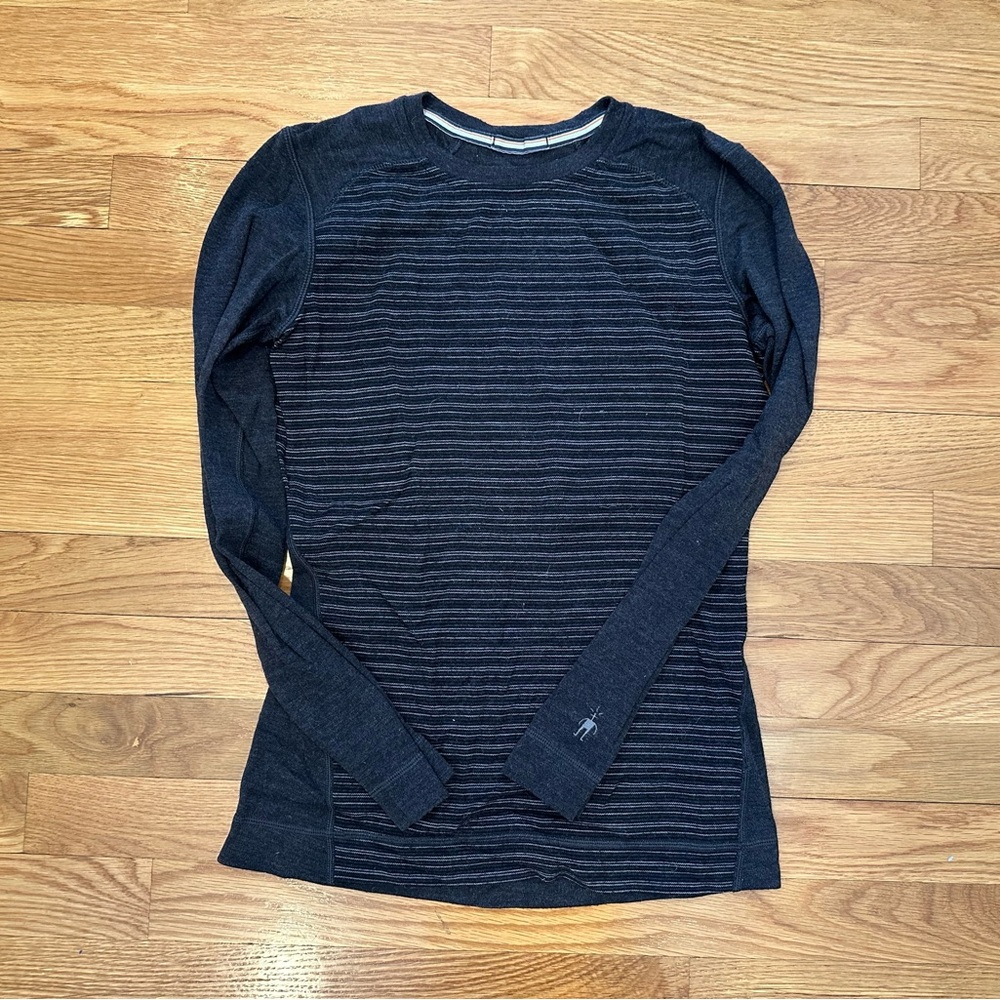 Smartwool Long Sleeve Women’s Top. Gray striped. Size Small